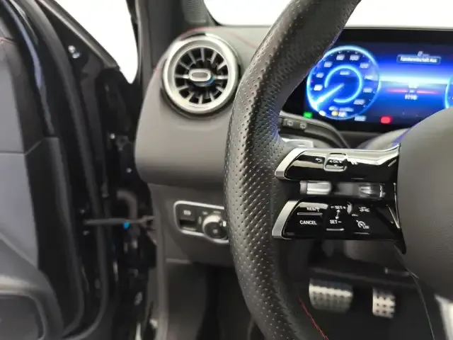 Mercedes-Benz EQB 300