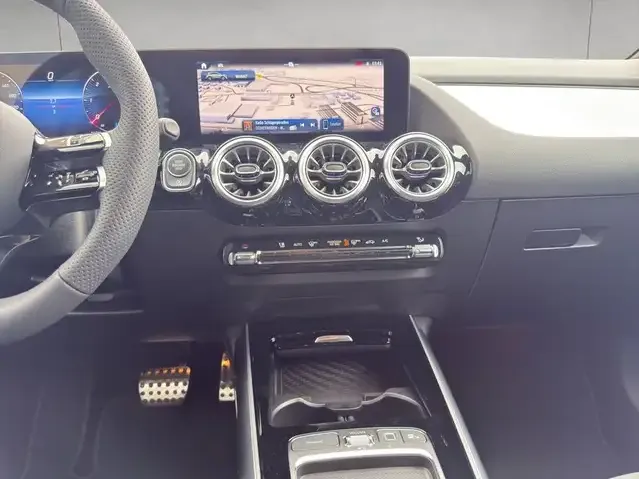 Mercedes-Benz GLA 220