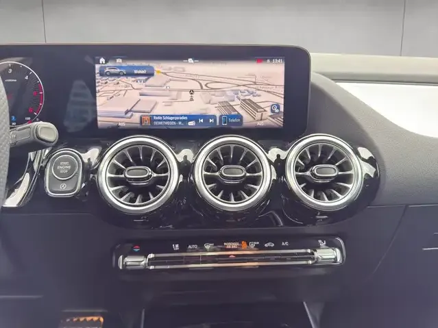 Mercedes-Benz GLA 220