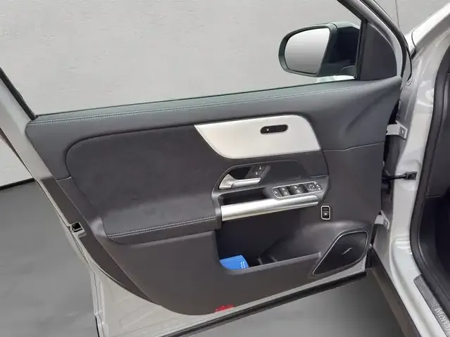 Mercedes-Benz GLA 220