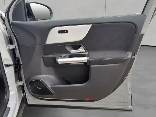 Mercedes-Benz GLA 220