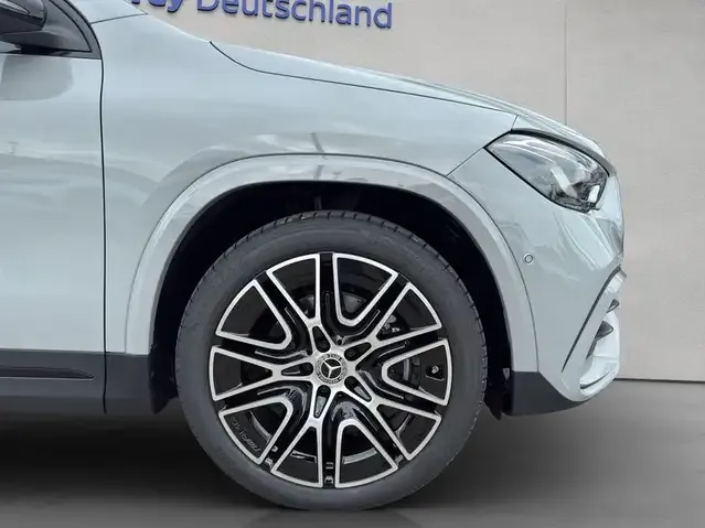 Mercedes-Benz GLA 220