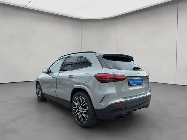 Mercedes-Benz GLA 220