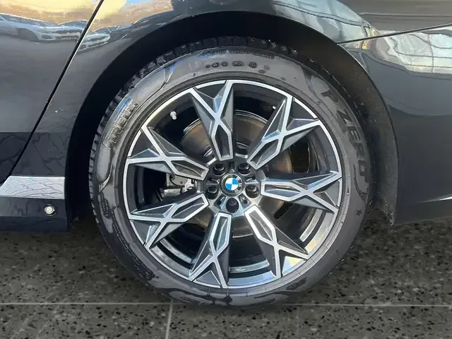 BMW 740