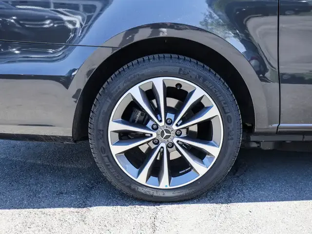 Mercedes-Benz V 220