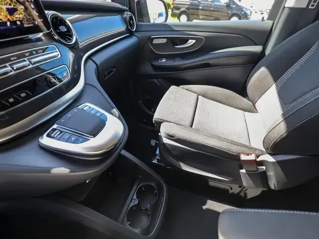 Mercedes-Benz V 220