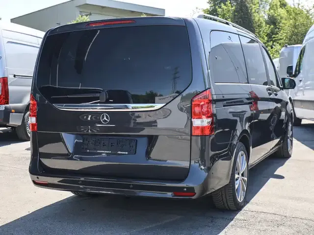 Mercedes-Benz V 220
