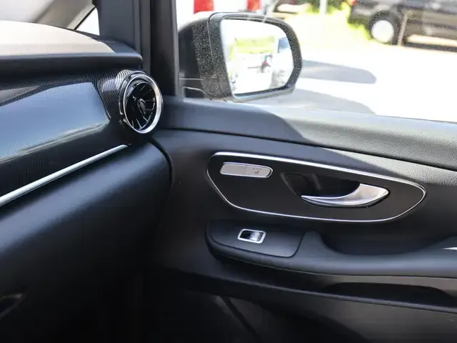 Mercedes-Benz V 220