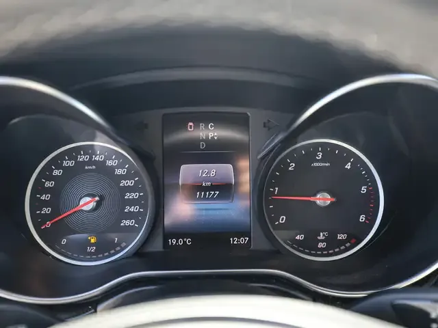 Mercedes-Benz V 220