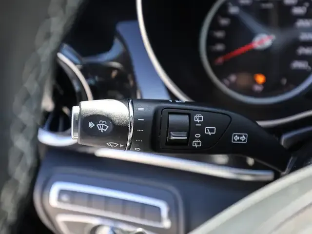 Mercedes-Benz V 220