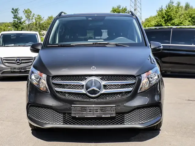Mercedes-Benz V 220