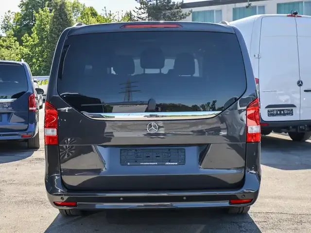 Mercedes-Benz V 220
