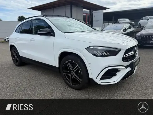 Mercedes-Benz GLA 200