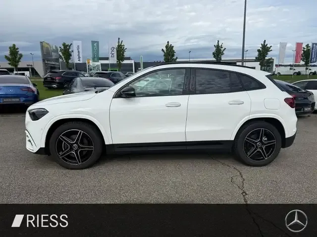 Mercedes-Benz GLA 200