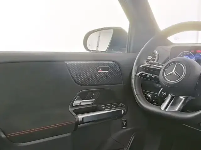 Mercedes-Benz EQB 300