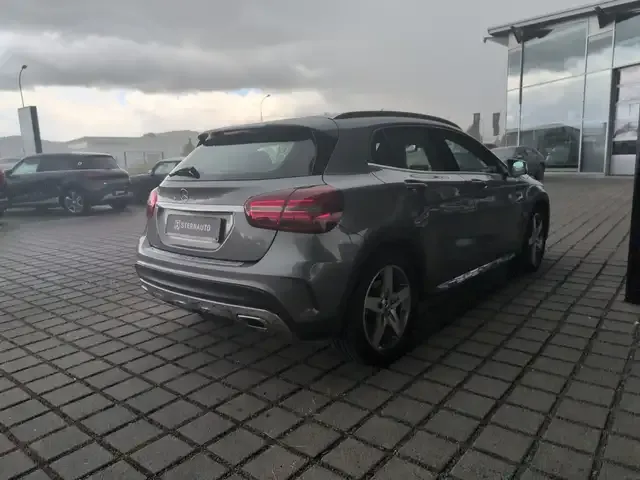 Mercedes-Benz GLA 180