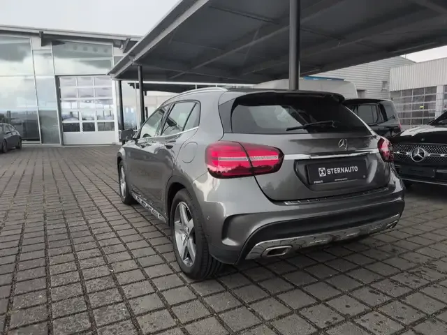 Mercedes-Benz GLA 180