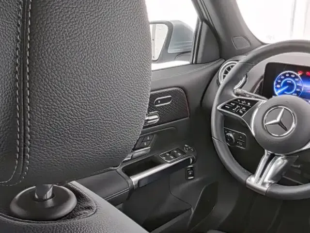 Mercedes-Benz EQB 350