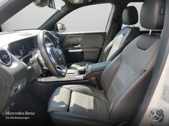 Mercedes-Benz GLB 220
