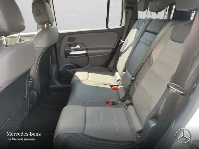 Mercedes-Benz GLB 220