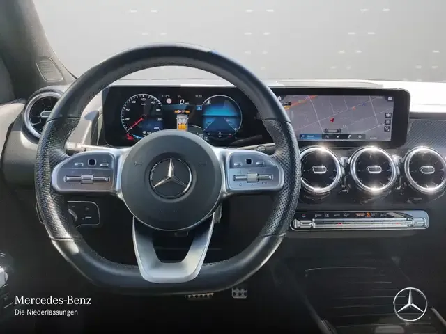 Mercedes-Benz GLB 220