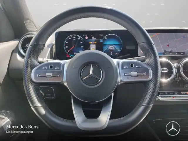 Mercedes-Benz GLB 220