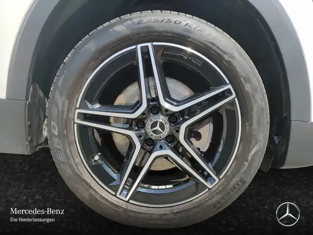 Mercedes-Benz GLB 220