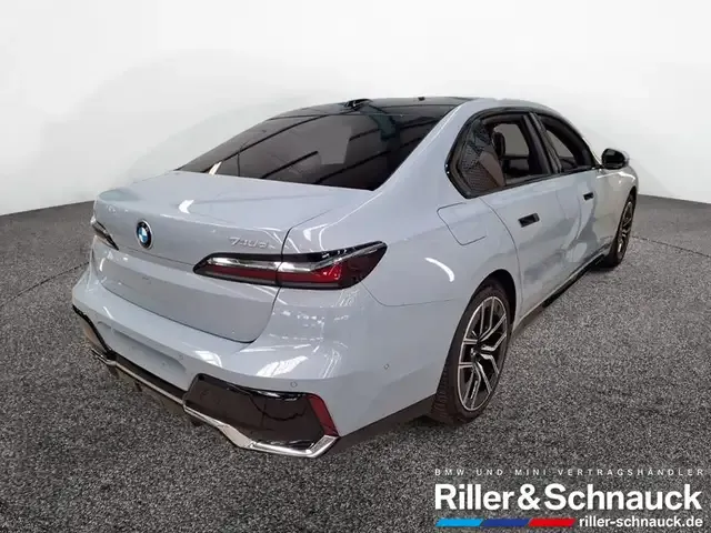 BMW 740