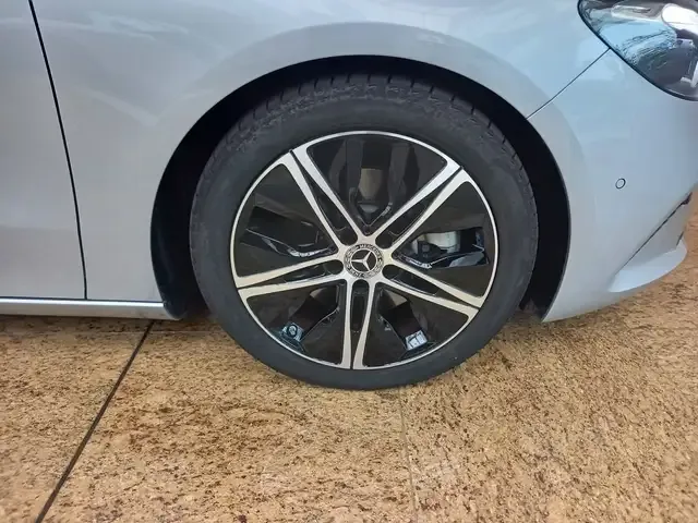 Mercedes-Benz B 220