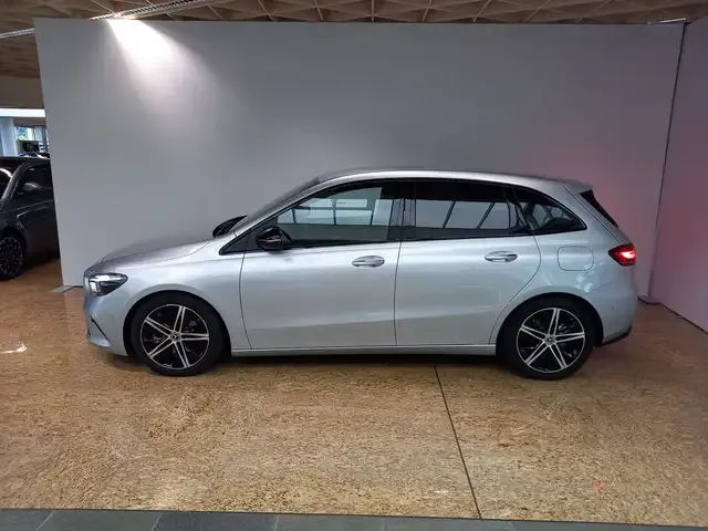 Mercedes-Benz B 220