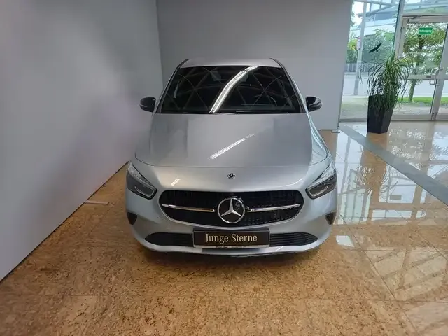 Mercedes-Benz B 220