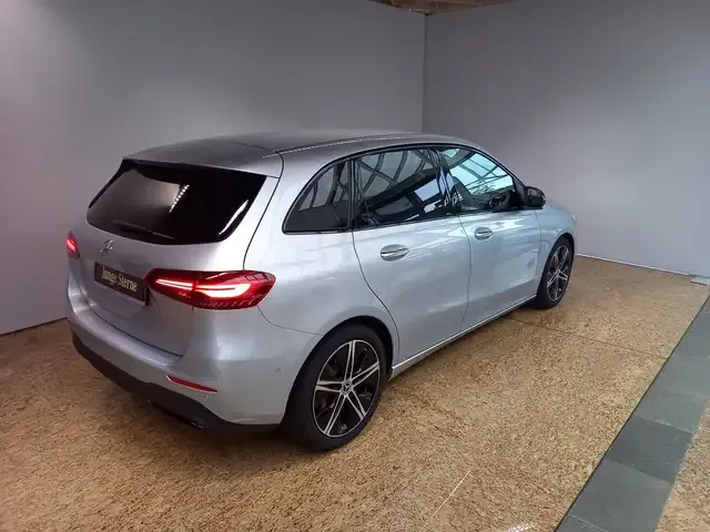 Mercedes-Benz B 220