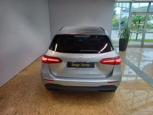 Mercedes-Benz B 220