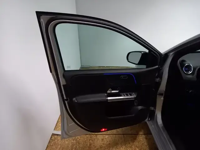 Mercedes-Benz B 220