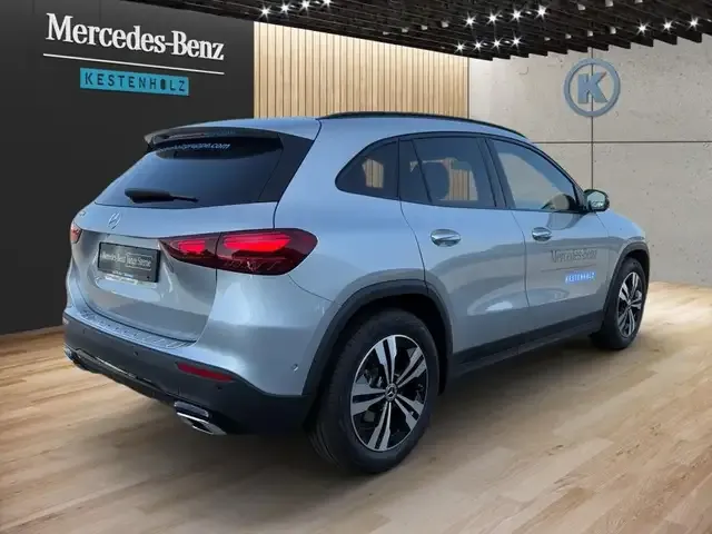 Mercedes-Benz GLA 180