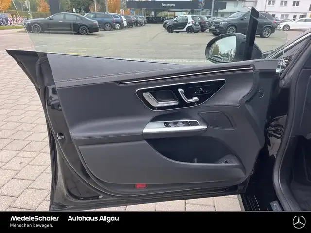 Mercedes-Benz EQE 300