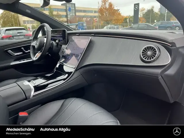 Mercedes-Benz EQE 300