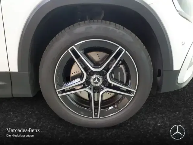 Mercedes-Benz GLB 220