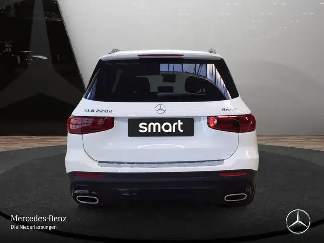 Mercedes-Benz GLB 220