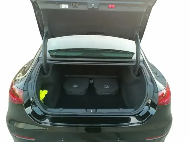 Mercedes-Benz EQE 300