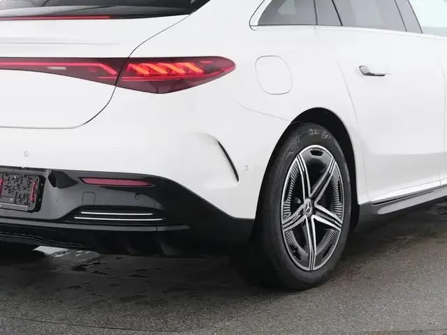 Mercedes-Benz EQE 300