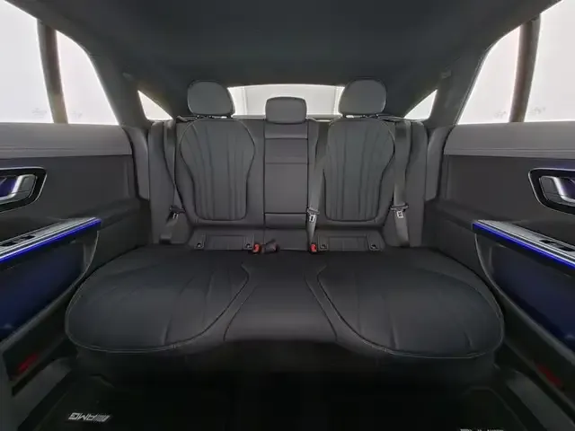 Mercedes-Benz EQE 300