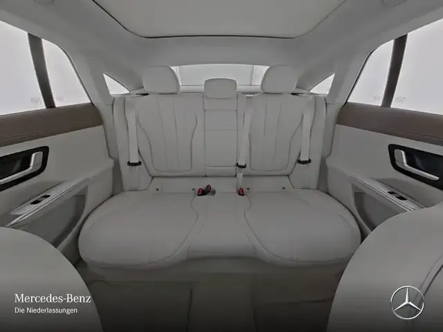 Mercedes-Benz EQE 300