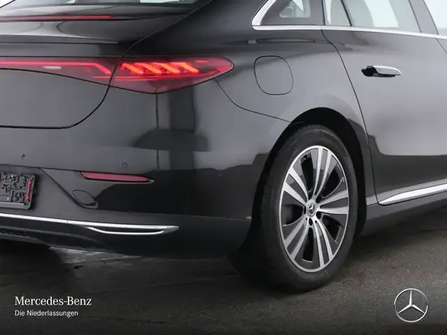 Mercedes-Benz EQE 300