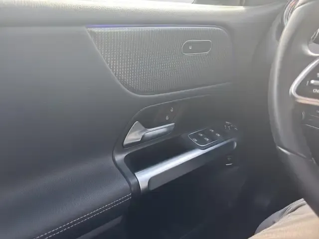 Mercedes-Benz EQB 300