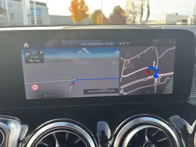 Mercedes-Benz EQB 300