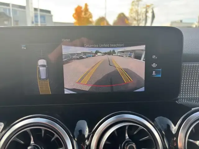 Mercedes-Benz EQB 300