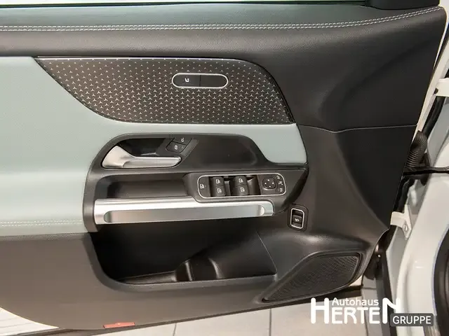 Mercedes-Benz GLB 180