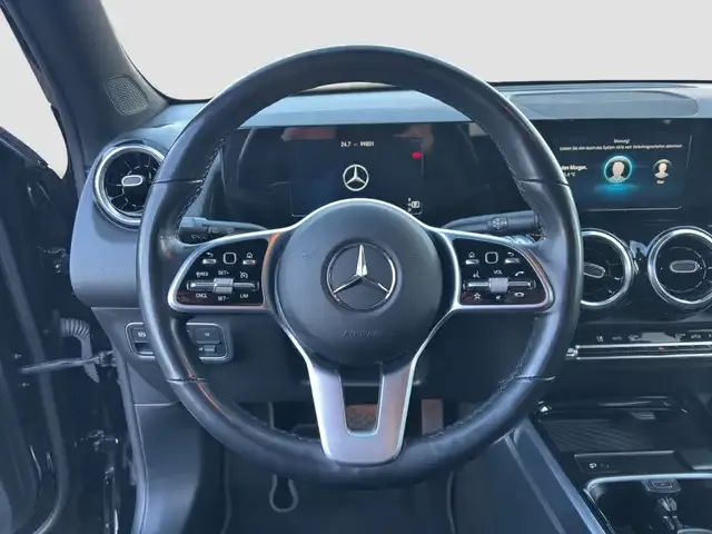 Mercedes-Benz GLB 220