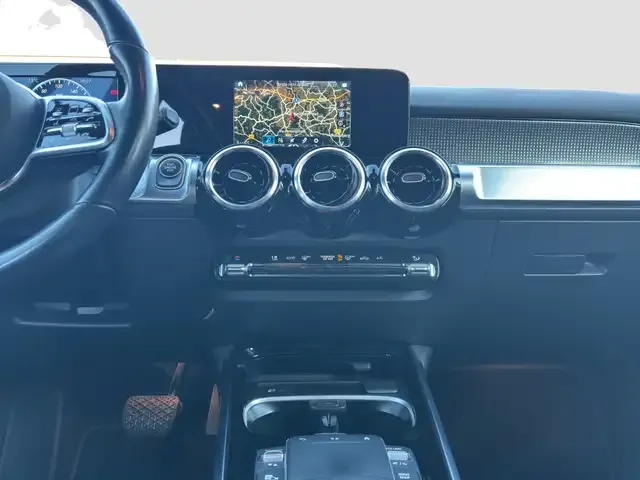 Mercedes-Benz GLB 220